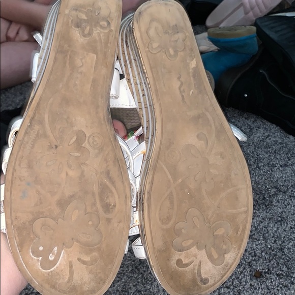 Sandles - Picture 3 of 4